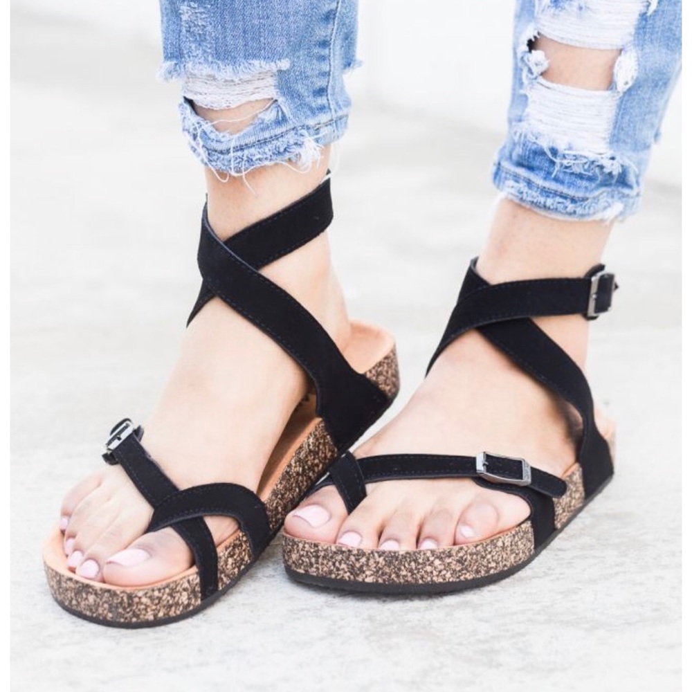Black or white strappy buckled cork sandals - Picture 2 of 8